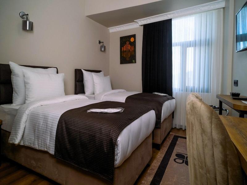 Grand Clover Hotel image
