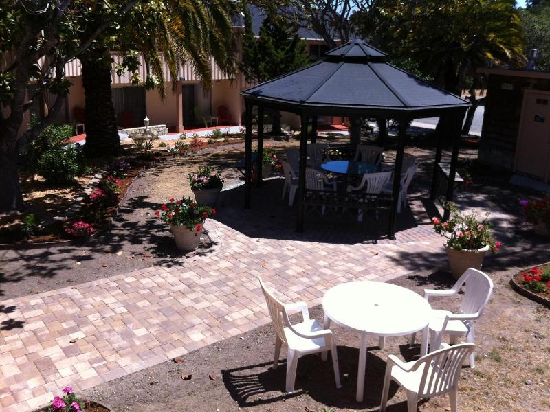 Americas Best Value Presidents Inn on Munras image