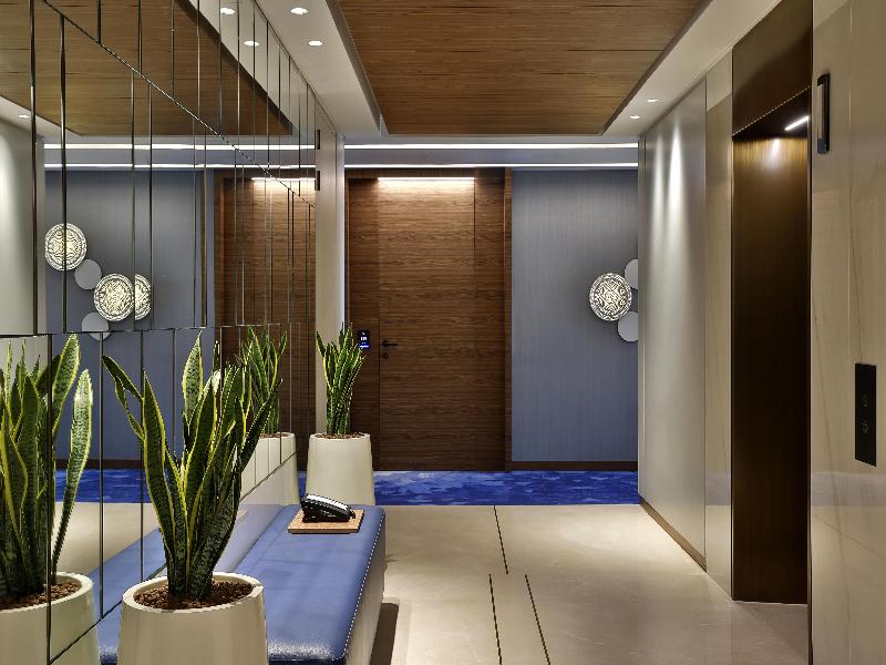 Tumbi Ht Dubai The Palm, Tapestry Collec by Hilton image