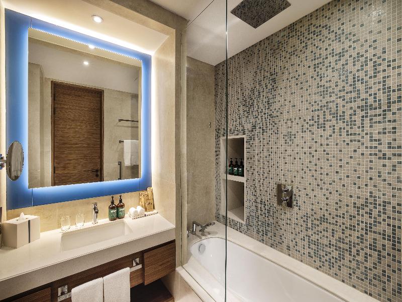 Tumbi Ht Dubai The Palm, Tapestry Collec by Hilton image