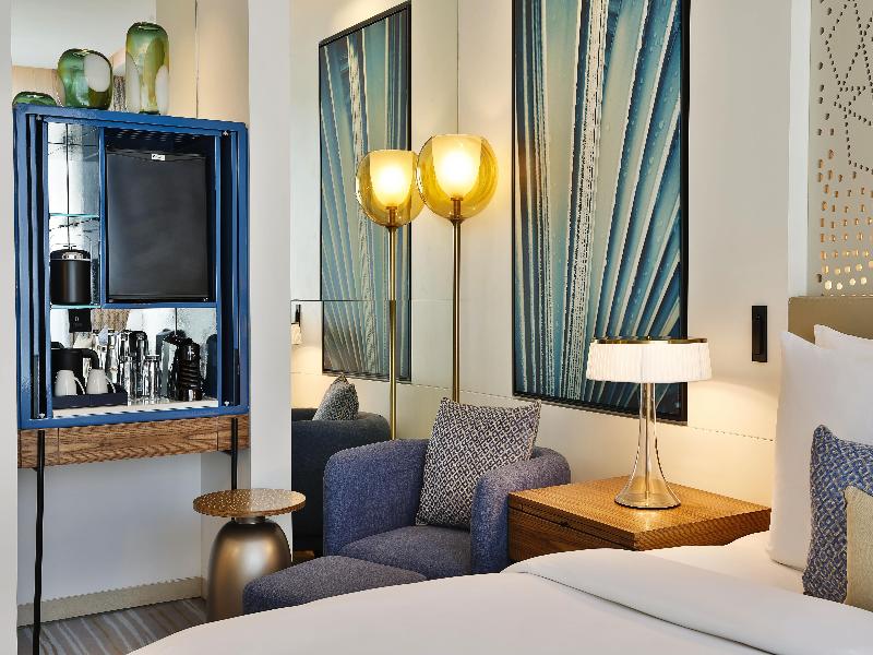 Tumbi Ht Dubai The Palm, Tapestry Collec by Hilton image