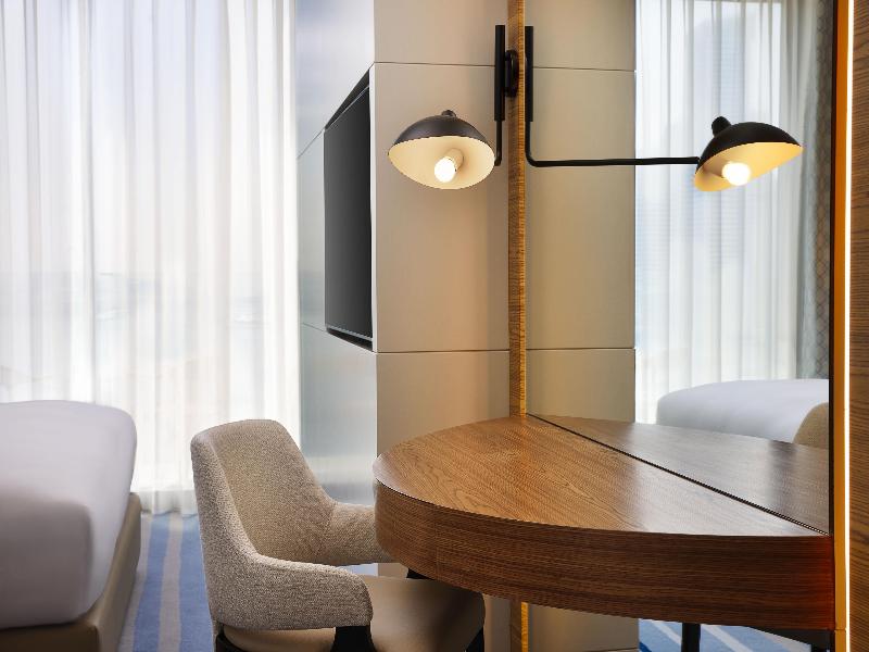 Tumbi Ht Dubai The Palm, Tapestry Collec by Hilton image