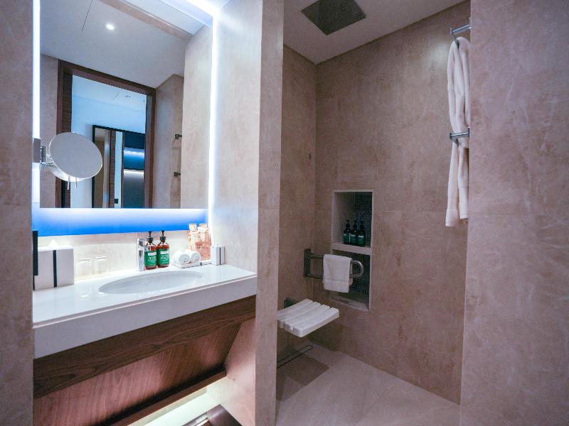 Tumbi Ht Dubai The Palm, Tapestry Collec by Hilton image