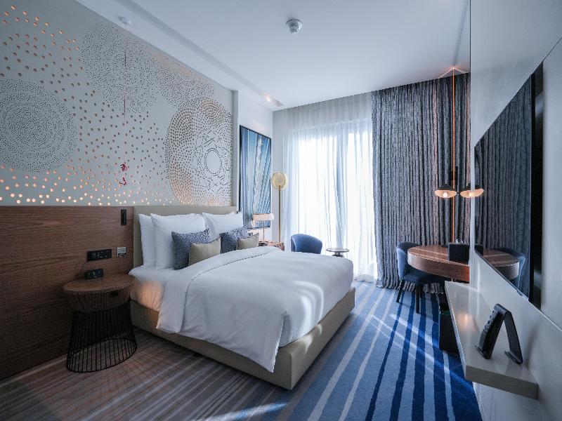 Tumbi Ht Dubai The Palm, Tapestry Collec by Hilton image