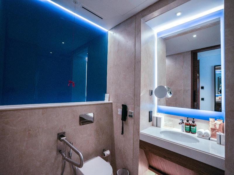 Tumbi Ht Dubai The Palm, Tapestry Collec by Hilton image