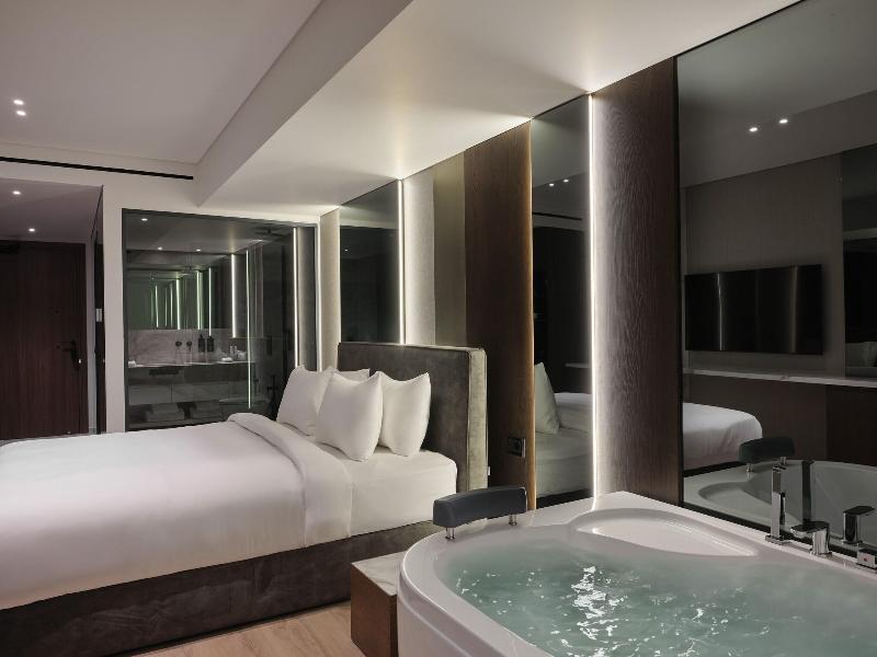 Nur Edge Aparthotel Acropolis Skyline image