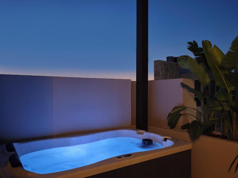 Nur Edge Aparthotel Acropolis Skyline image