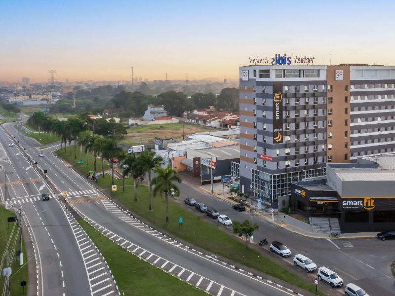 Ibis Budget Pindamonhangaba image