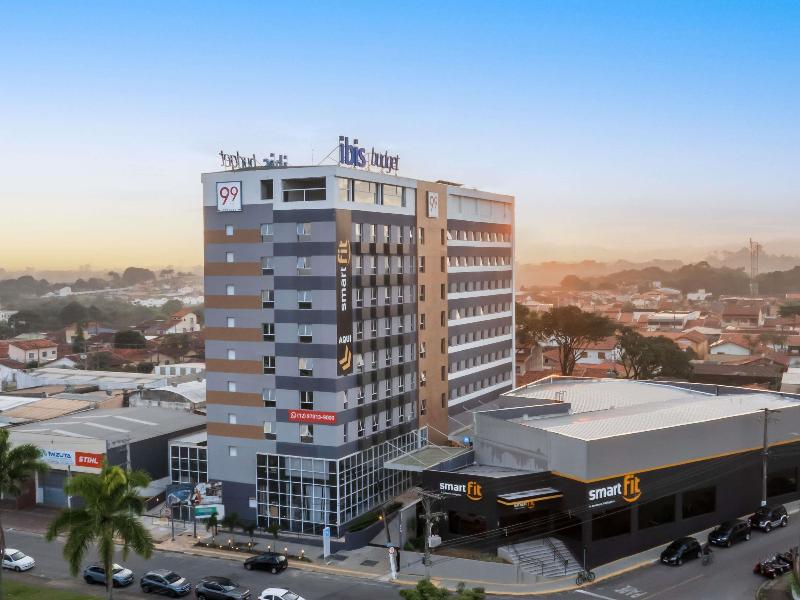 Ibis Budget Pindamonhangaba image
