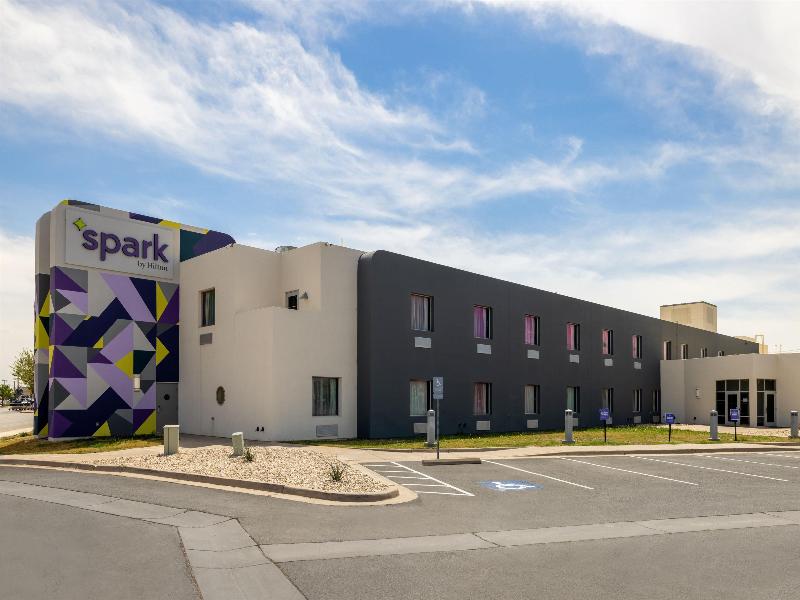 Spark By Hilton Artesia image