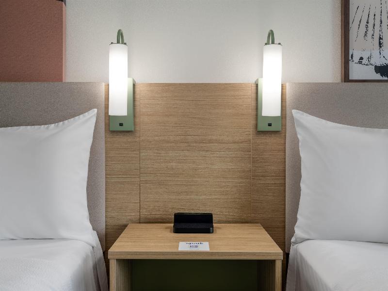 Spark By Hilton Artesia image