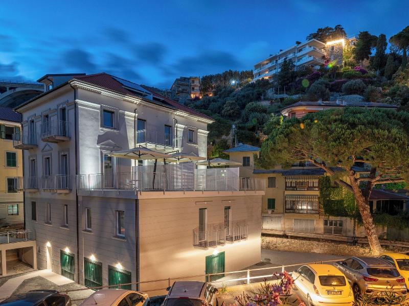 Villa Cadiz Apartments Varazze image