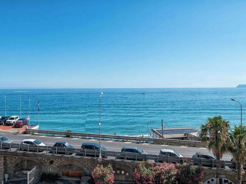 Villa Cadiz Apartments Varazze image