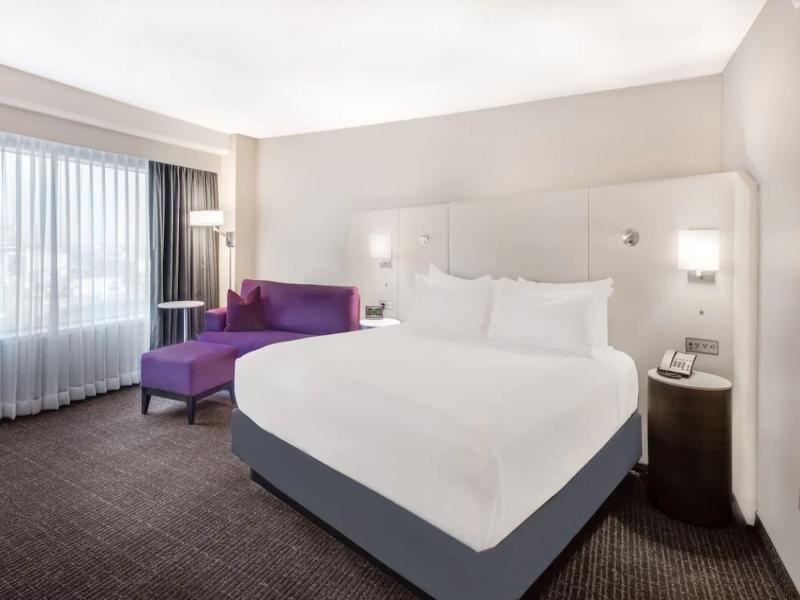Crowne Plaza Cleveland at Playhouse Square image