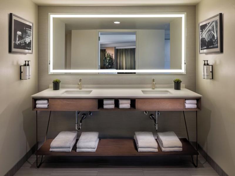 Crowne Plaza Cleveland at Playhouse Square image