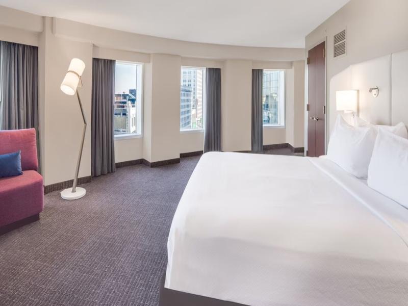 Crowne Plaza Cleveland at Playhouse Square image