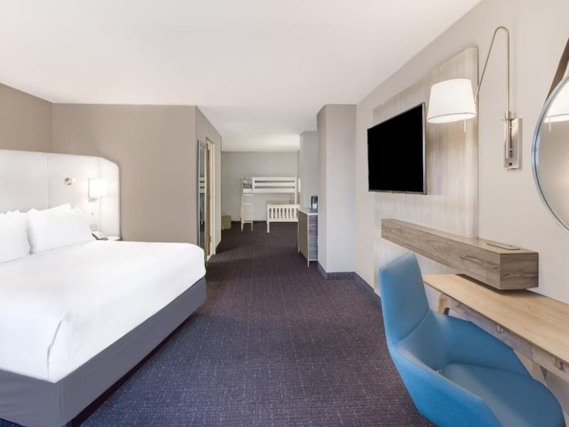 Crowne Plaza Cleveland at Playhouse Square image