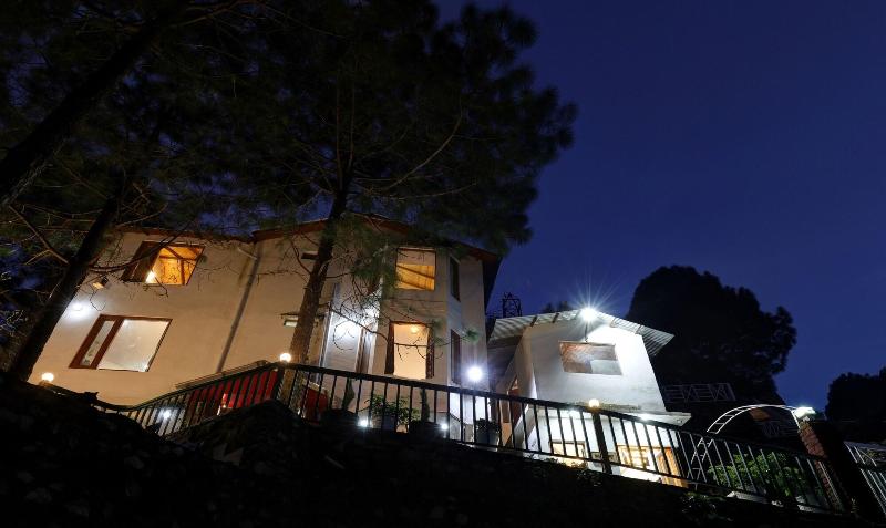 Treebo Vista Lago With Lake View image