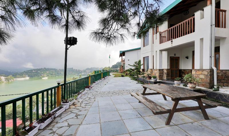 Treebo Vista Lago With Lake View image