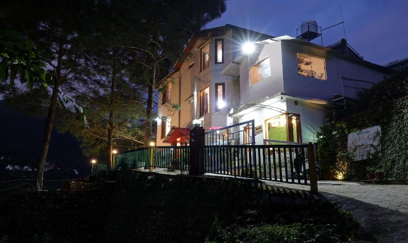 Treebo Vista Lago With Lake View image