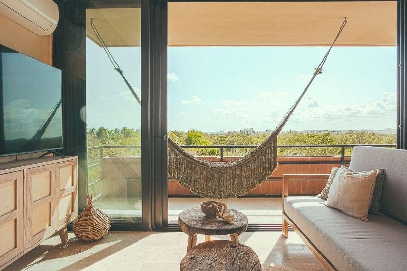 Luxury And Mordern Beachfront Condo By Bt Homes — exterior view
