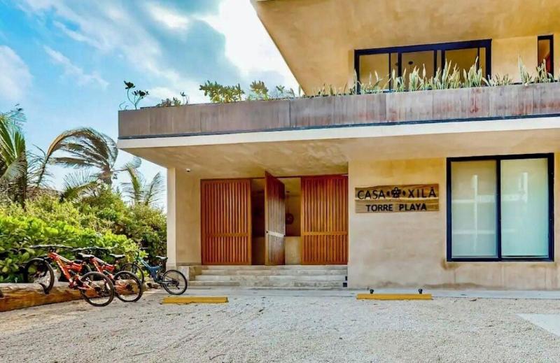 Luxury And Mordern Beachfront Condo By Bt Homes — general view