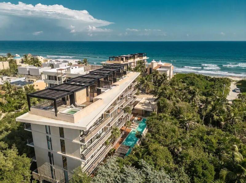 Luxury And Mordern Beachfront Condo By Bt Homes — general view