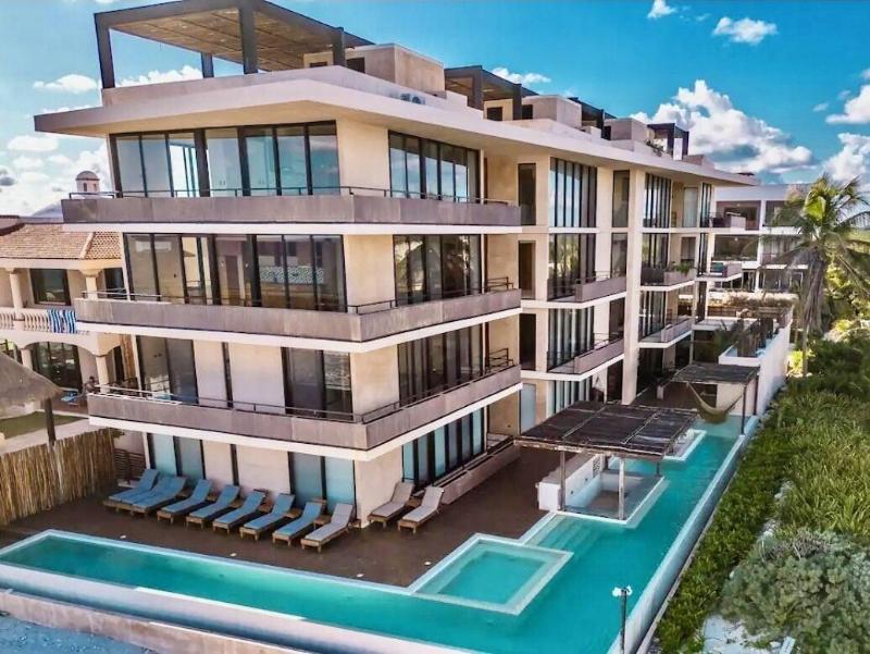 Luxury And Mordern Beachfront Condo By Bt Homes image