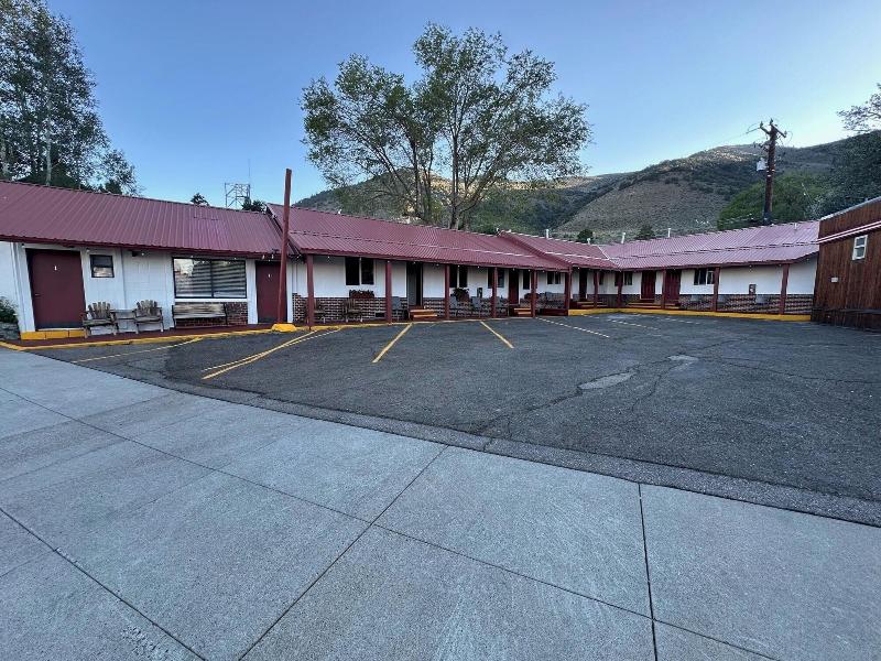Lee Vining Motel image