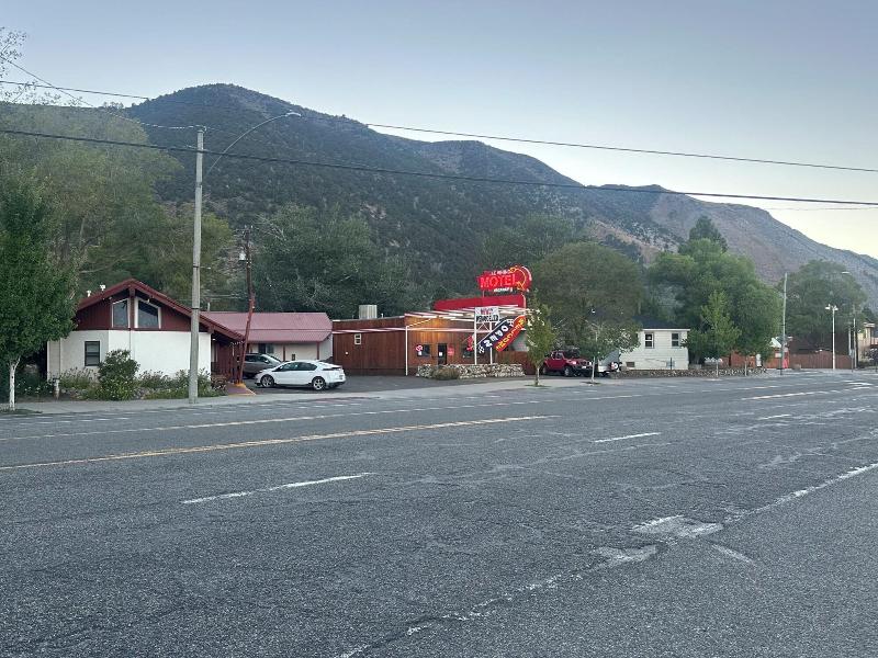 Lee Vining Motel image