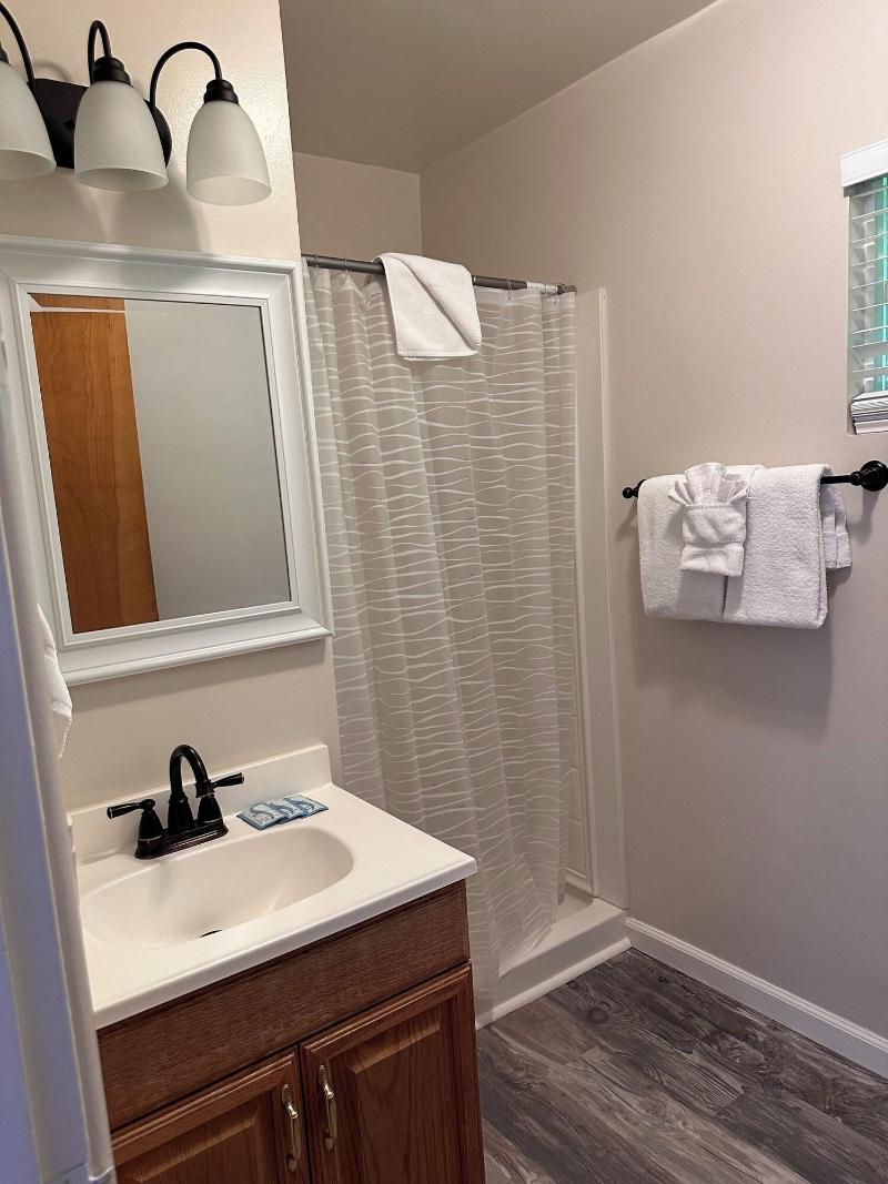 Lee Vining Motel image