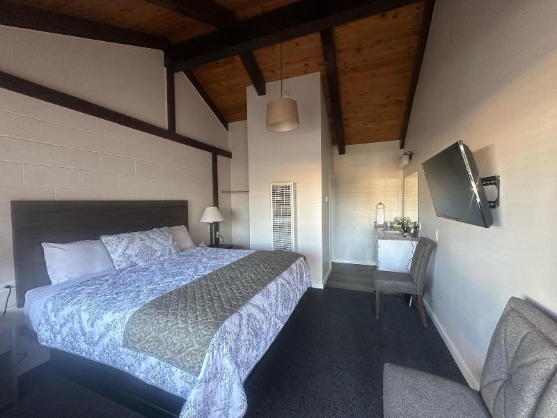 Lee Vining Motel image