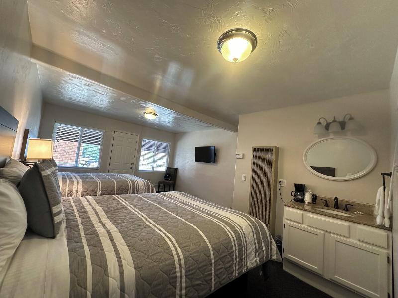 Lee Vining Motel image