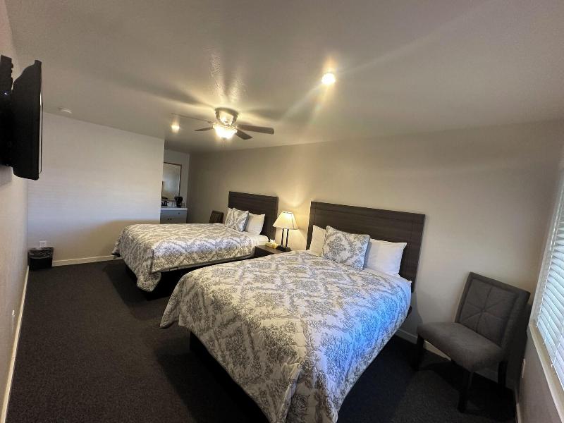 Lee Vining Motel image