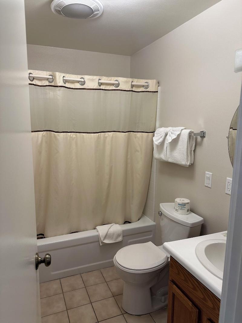 Lee Vining Motel image