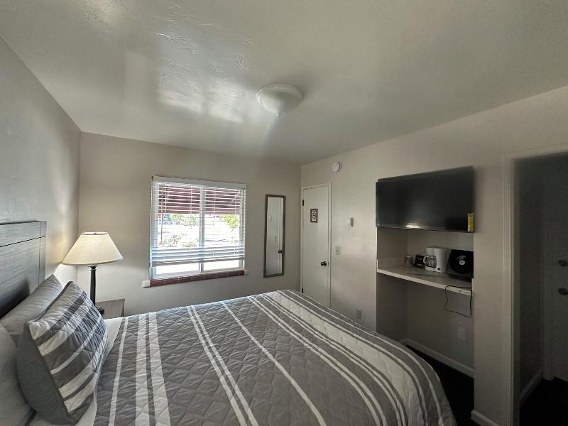 Lee Vining Motel image