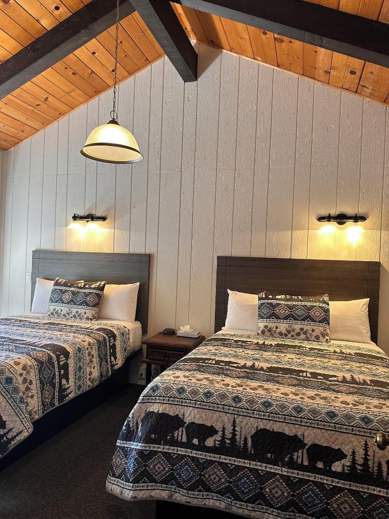 Lee Vining Motel image