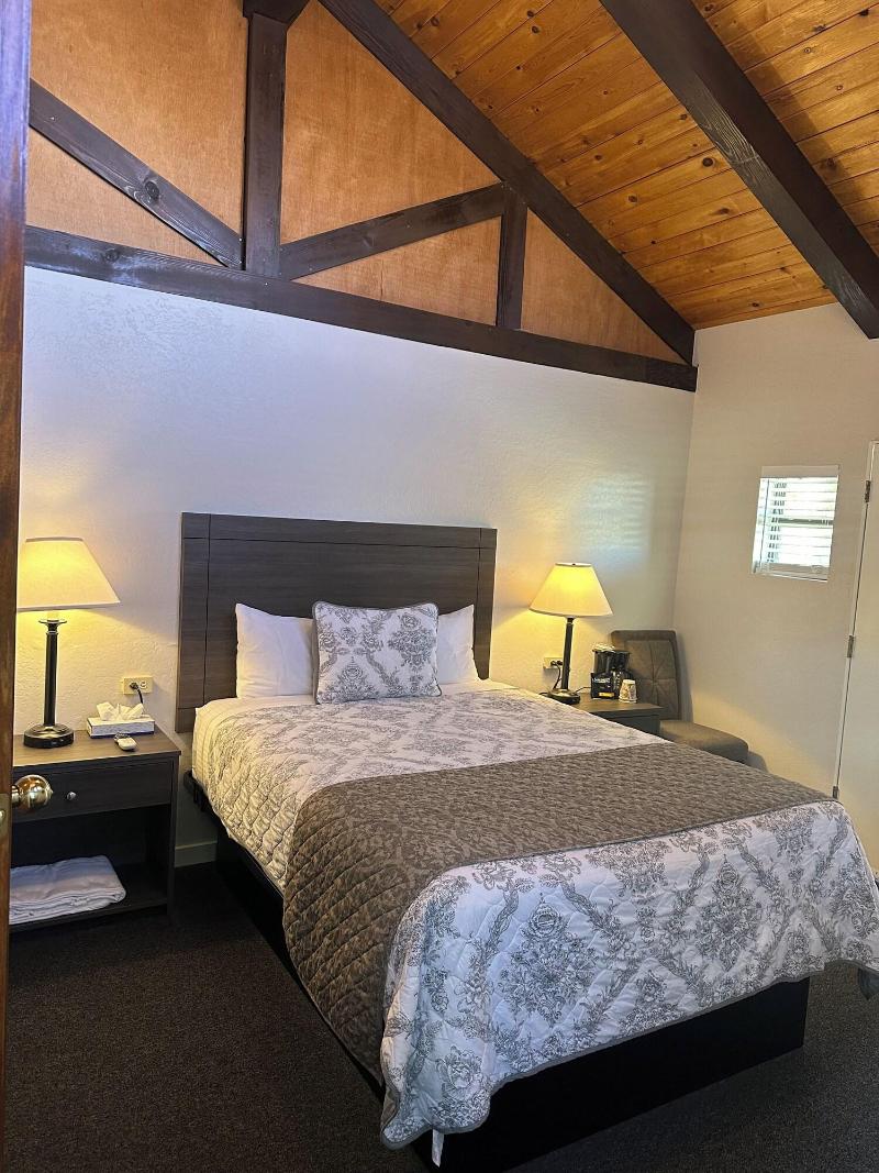 Lee Vining Motel image