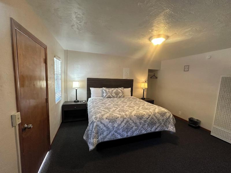 Lee Vining Motel image