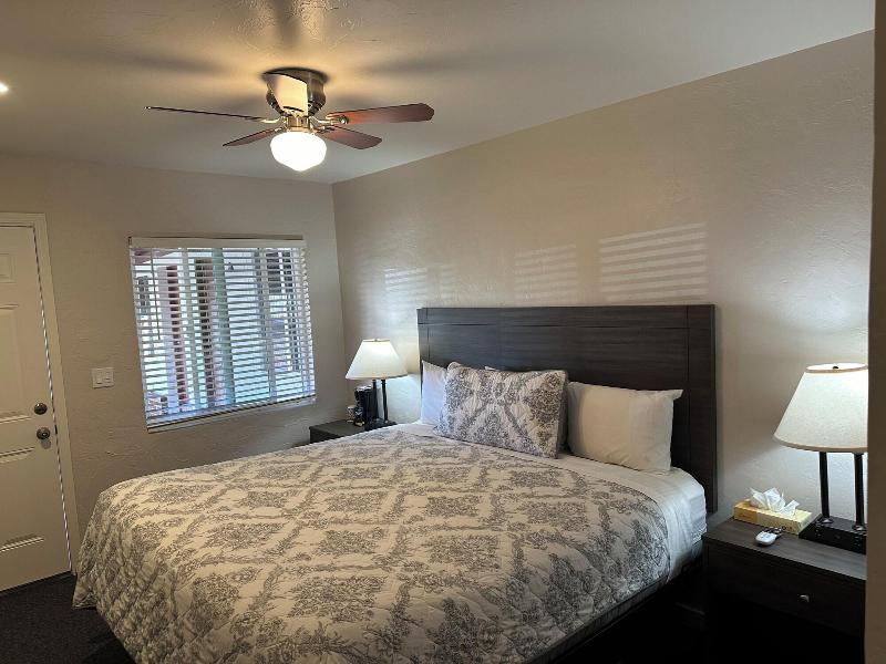 Lee Vining Motel image