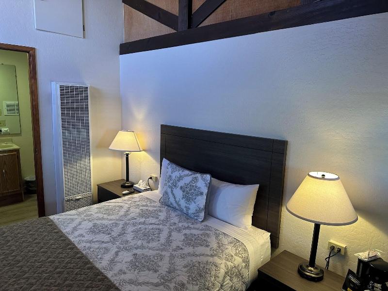 Lee Vining Motel image