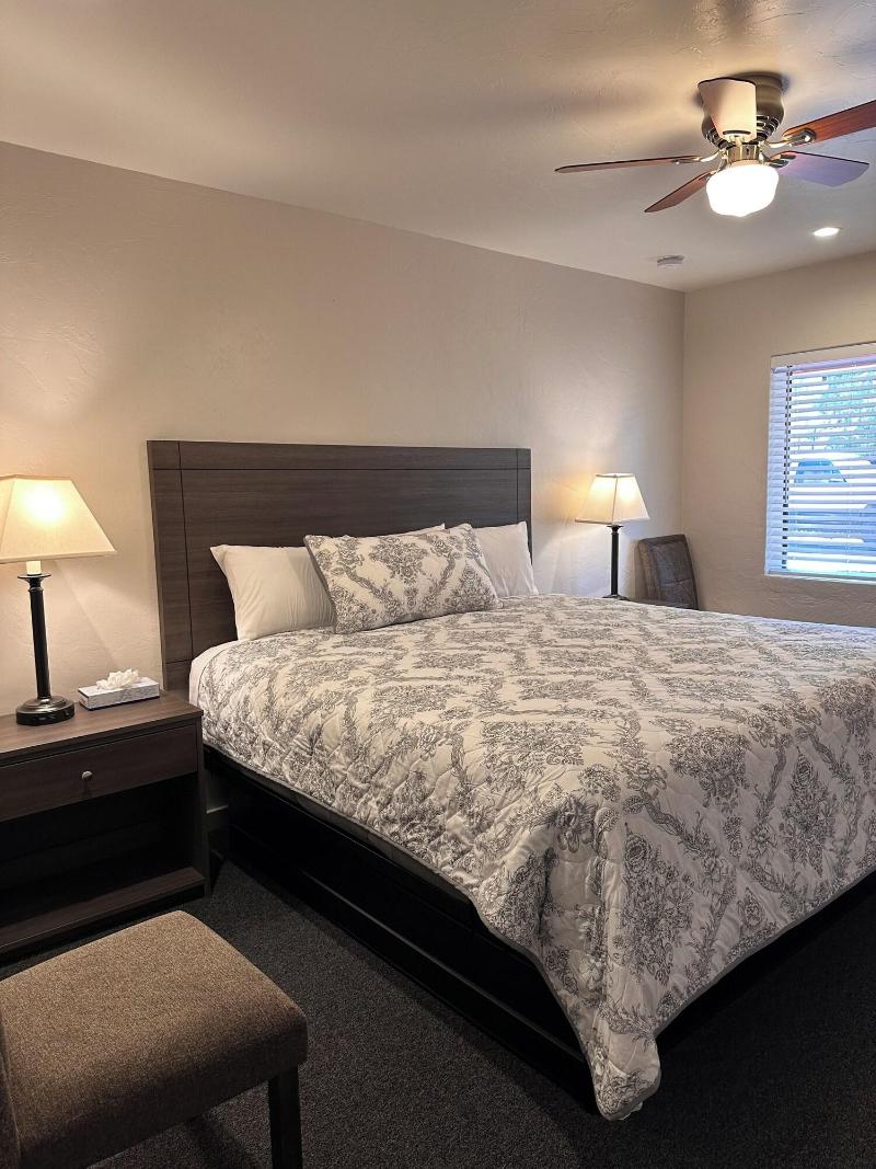 Lee Vining Motel image