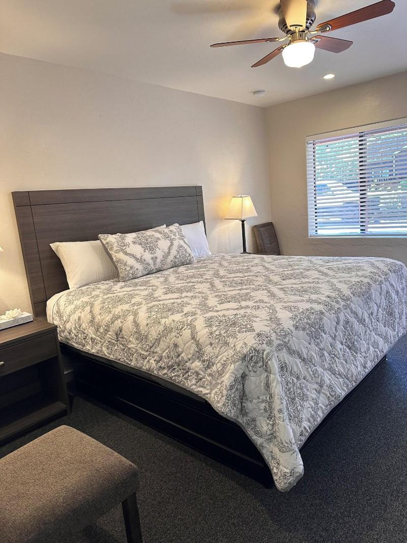 Lee Vining Motel image