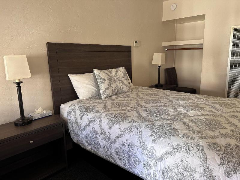 Lee Vining Motel image