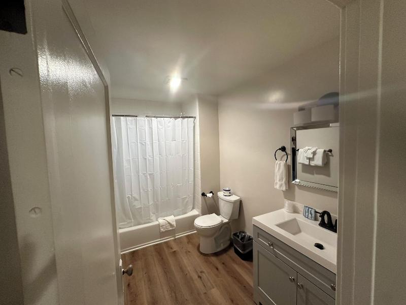 Lee Vining Motel image