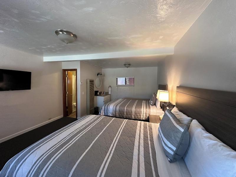 Lee Vining Motel image