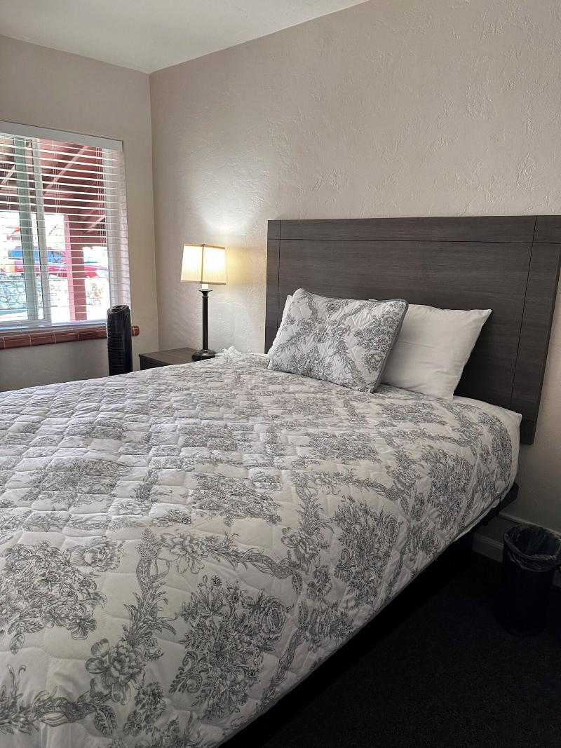 Lee Vining Motel image