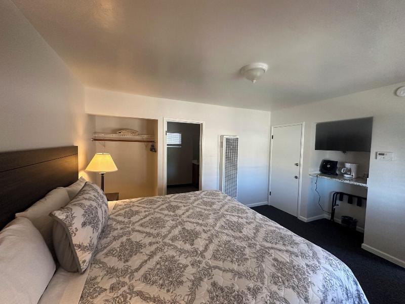 Lee Vining Motel image
