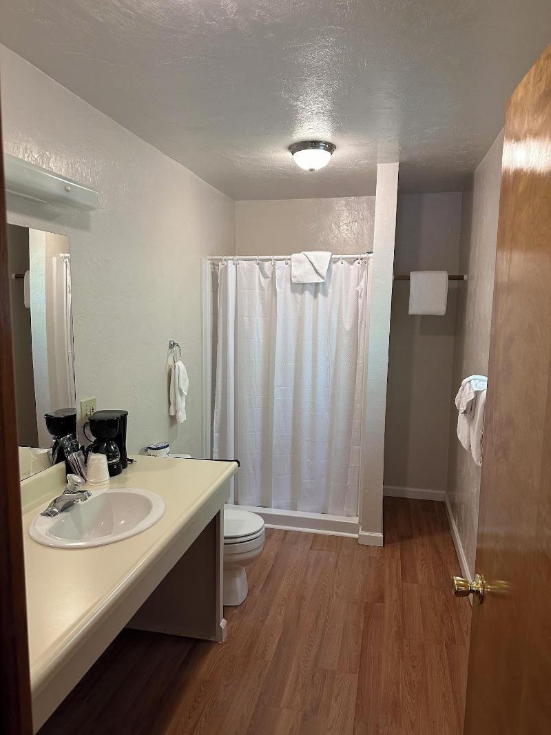 Lee Vining Motel image