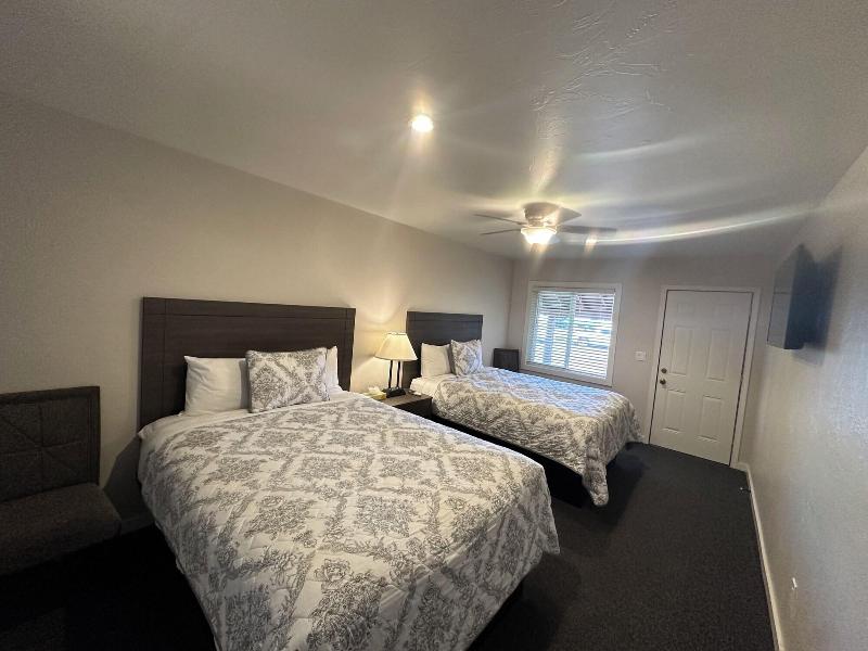 Lee Vining Motel image